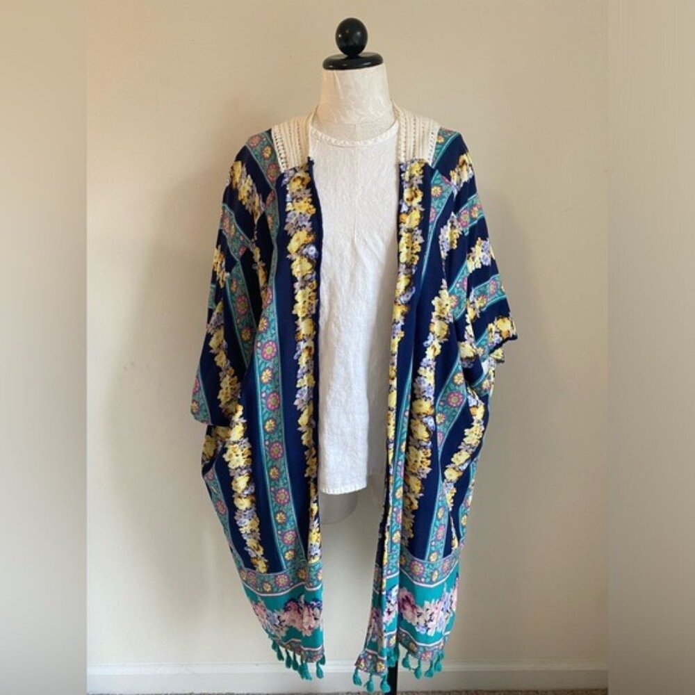 Boho Floral Rayon Kimono With Crochet Detail By Kori America Size M/L - Picture 5 of 6